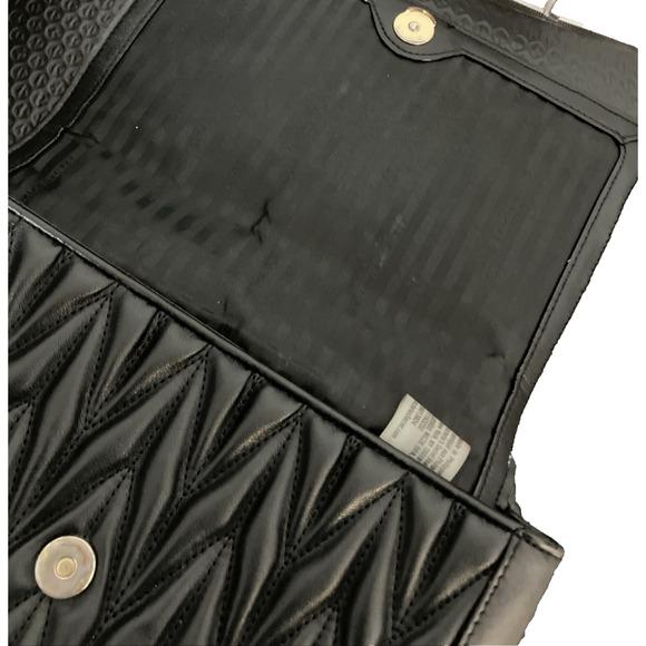 Victoria’s Secret Chevron Quilted Shoulder Bag  Black w Gold Toned Chain Logo - Picture 8 of 8